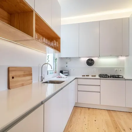 Amazing View In A Cozy, Spacious And Luminous Cocoon At Lisbon